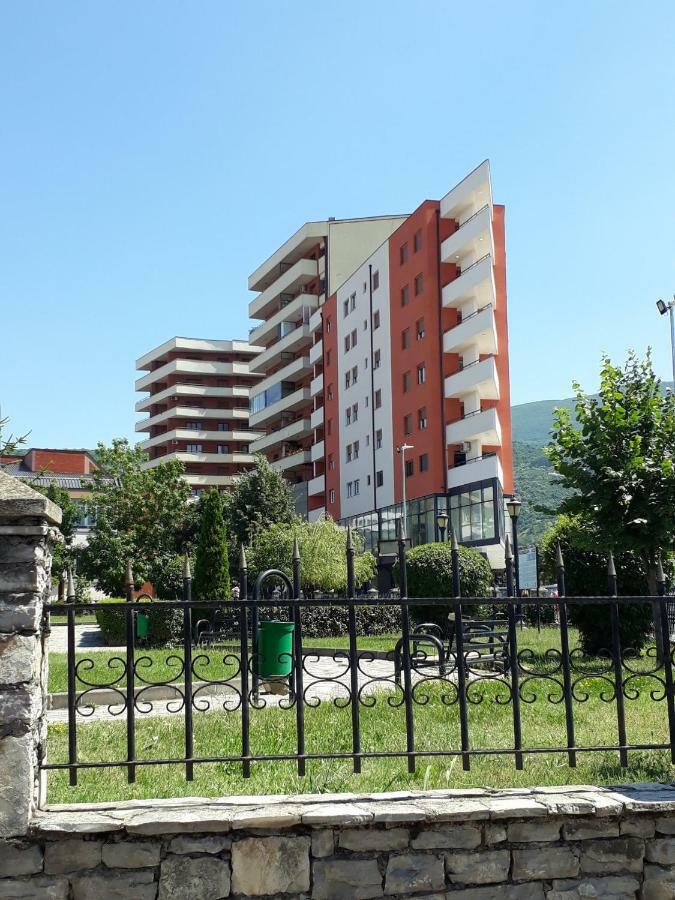 Spacious Apartment Next To The Bus Station And Walking Distance To The Old Town And Shopping Malls Prizren Buitenkant foto