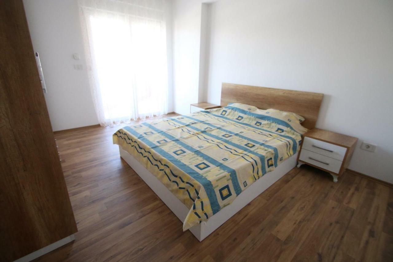 Spacious Apartment Next To The Bus Station And Walking Distance To The Old Town And Shopping Malls Prizren Buitenkant foto