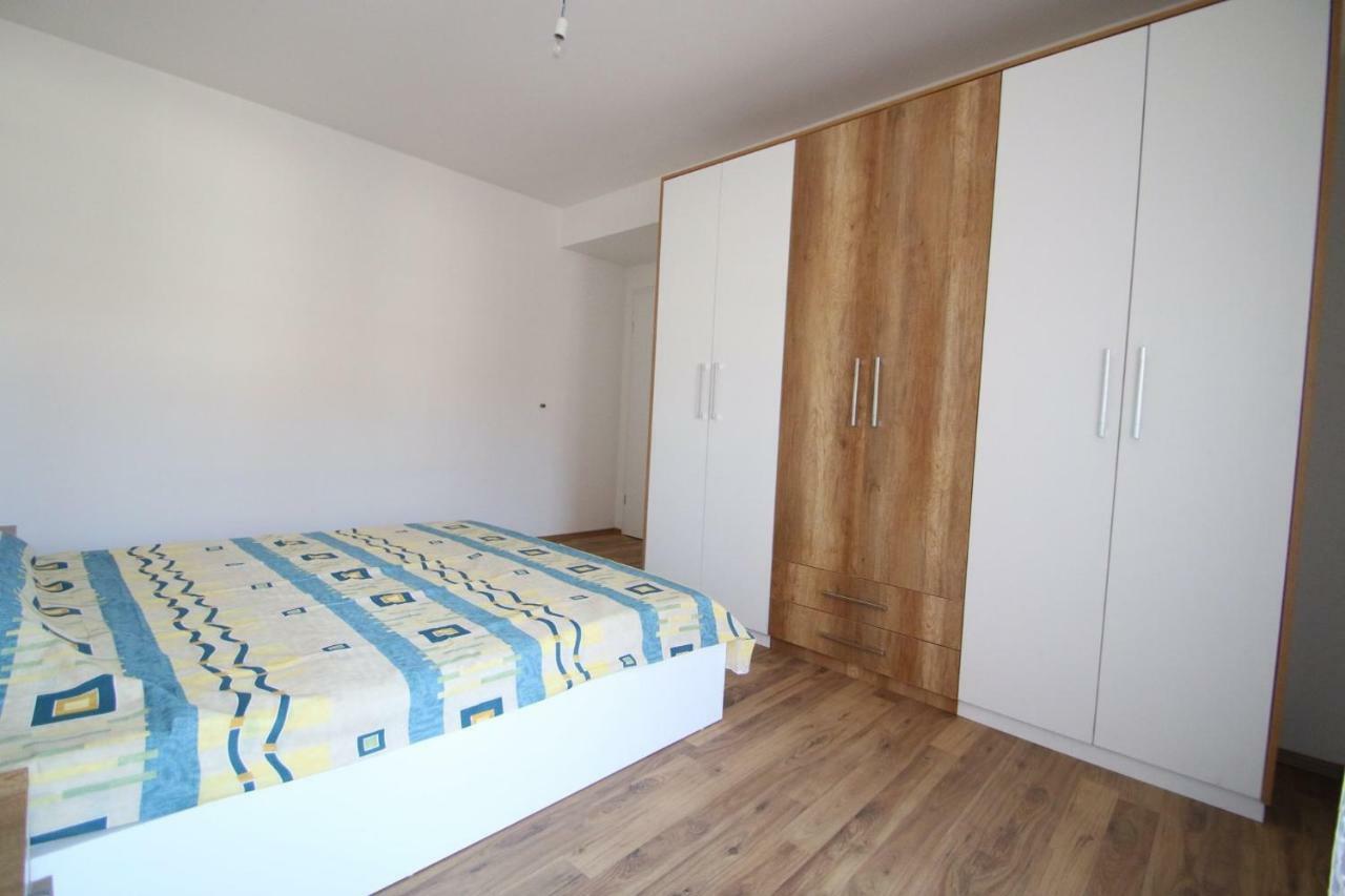 Spacious Apartment Next To The Bus Station And Walking Distance To The Old Town And Shopping Malls Prizren Buitenkant foto