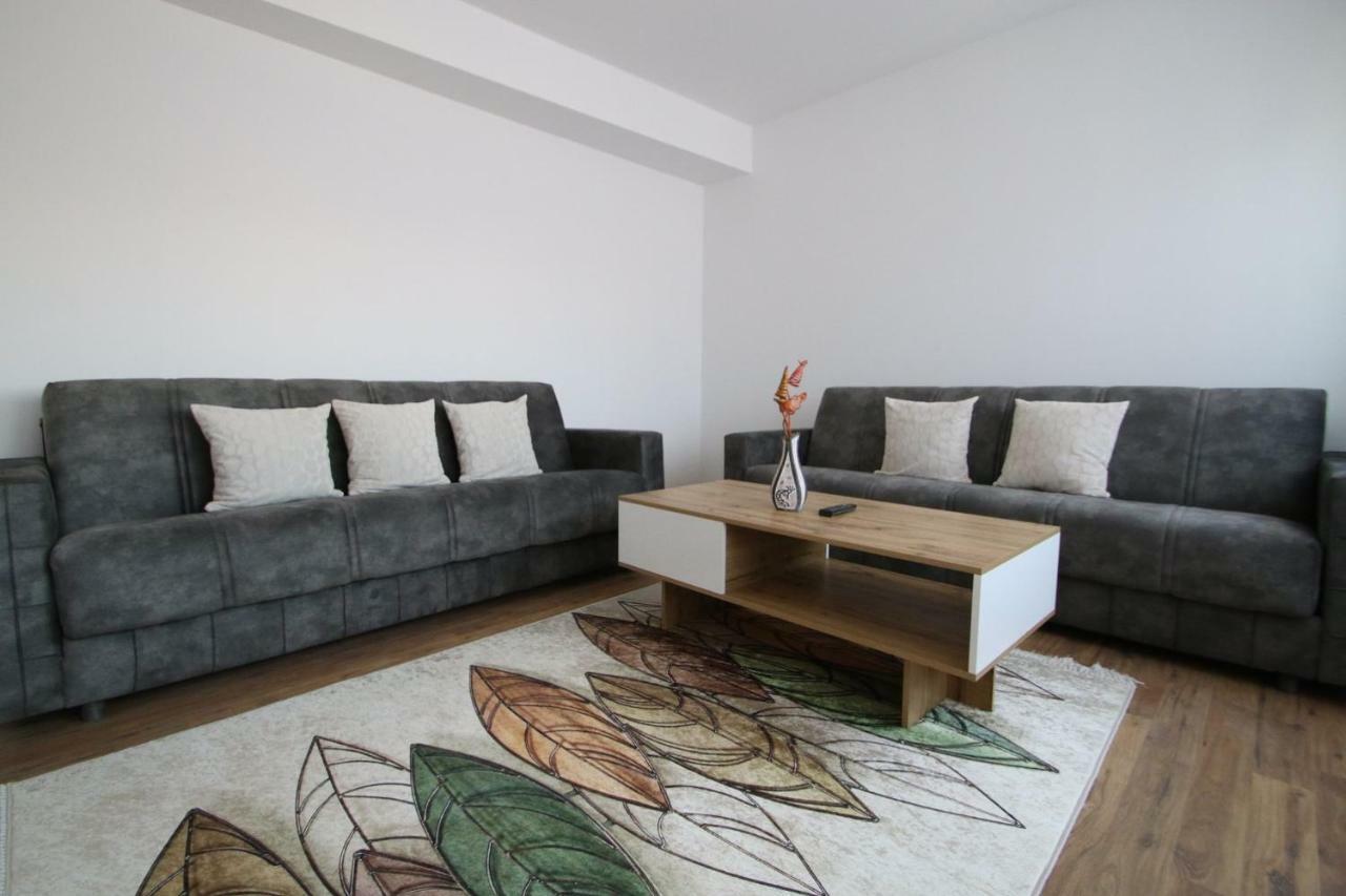 Spacious Apartment Next To The Bus Station And Walking Distance To The Old Town And Shopping Malls Prizren Buitenkant foto