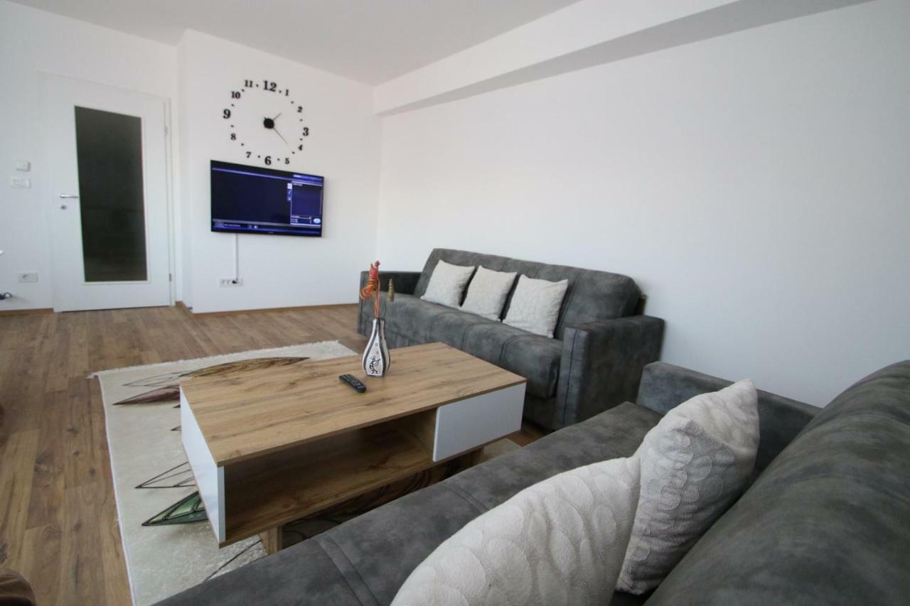 Spacious Apartment Next To The Bus Station And Walking Distance To The Old Town And Shopping Malls Prizren Buitenkant foto